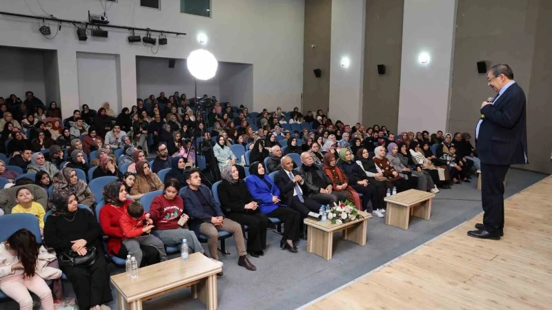 Yazar Hayati İnanç Körfez'de Vatandaşlarla Buluştu
