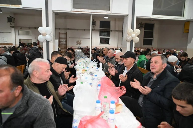 Kartepe Belediyesi Bulgaristan'da İftar Programı Düzenledi