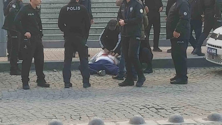 Kocaeli'de Adliye Önünde Kanlı Hesaplaşma