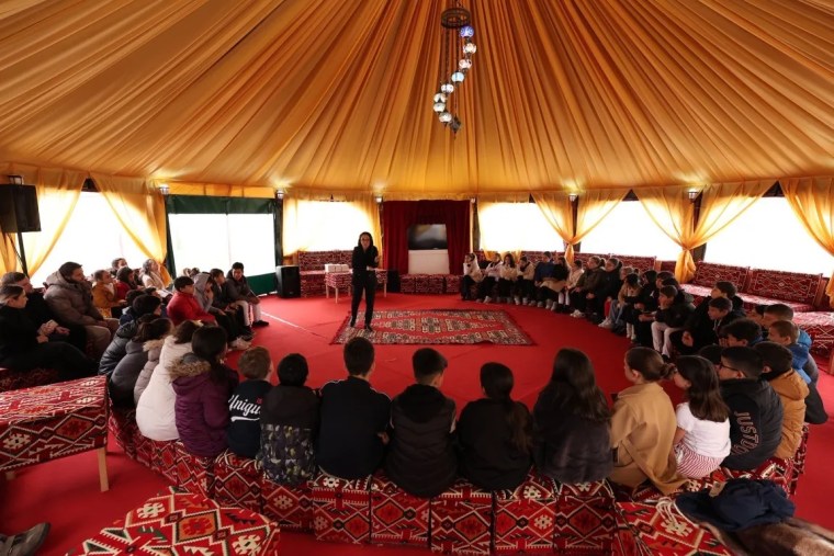 Otağ Çadırında Minik Kitapseverler İçin İmza Günü