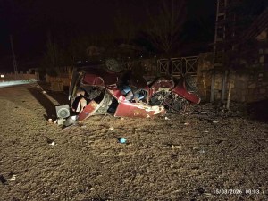 Sivas'ta Takla Atan Otomobilde İki Kişi Ağır Yaralandı