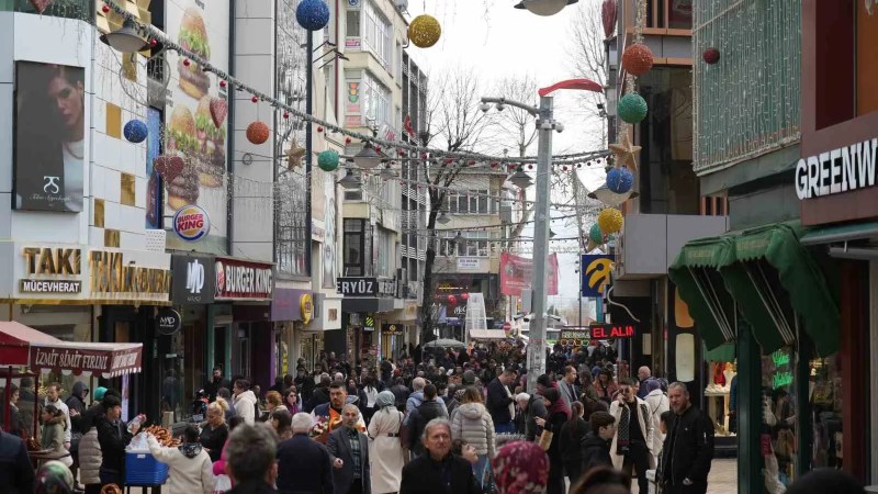 İzmit Sokaklarında Bayram Alışverişi Yoğunluğu