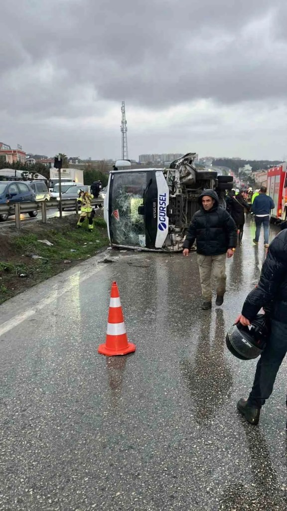 Büyükçekmece'de İşçi Servisi Kazası: 1 Ölü, 9 Yaralı