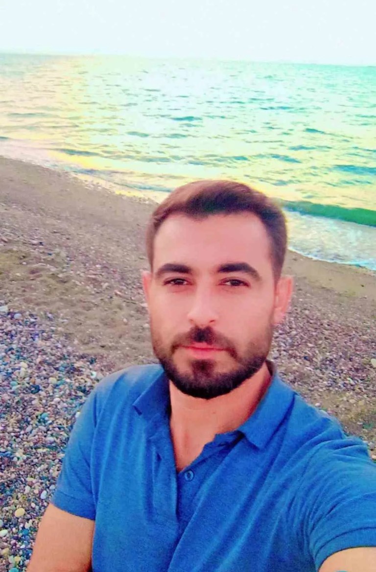 Eski Eşinin Yanındaki Kişiyi Öldürdü, Eşini Yaraladı