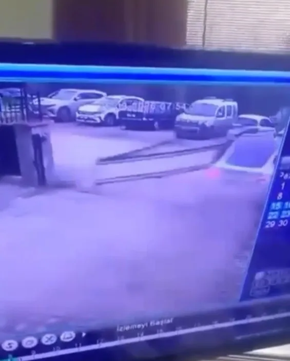 Elektrikli Araç İzmit'te Otoparkı Savaş Alanına Çevirdi