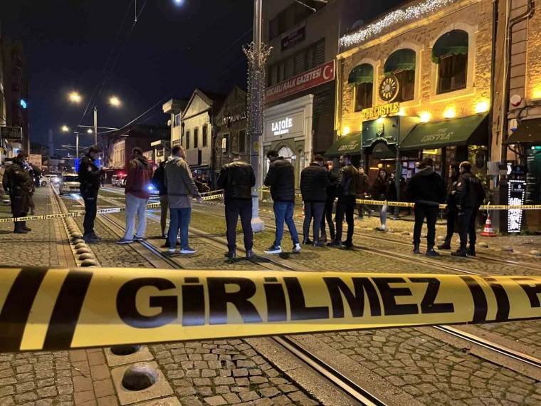 İzmit'te Eğlence Mekanına Silahlı Saldırı: İki Kişi Hayatını Kaybetti