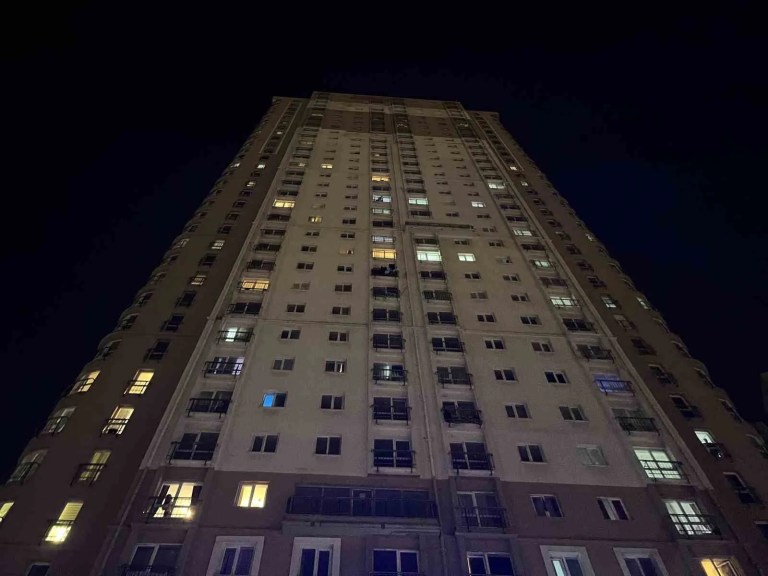 Esenyurt'ta Yabancı Uyruklu Kadın 35 Katlı Binadan Düşerek Hayatını Kaybetti