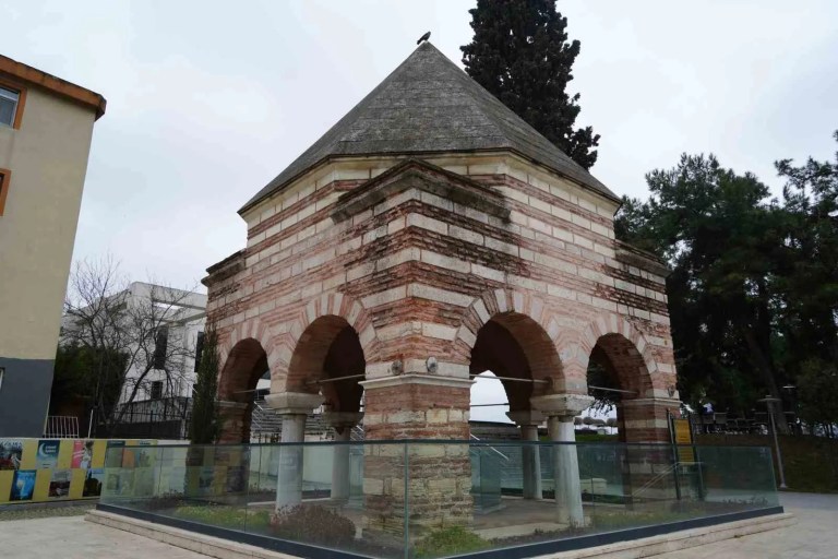 Malkoçoğlu Mehmet Bey Türbesi: Selçuklu, Osmanlı ve Bizans İzleri