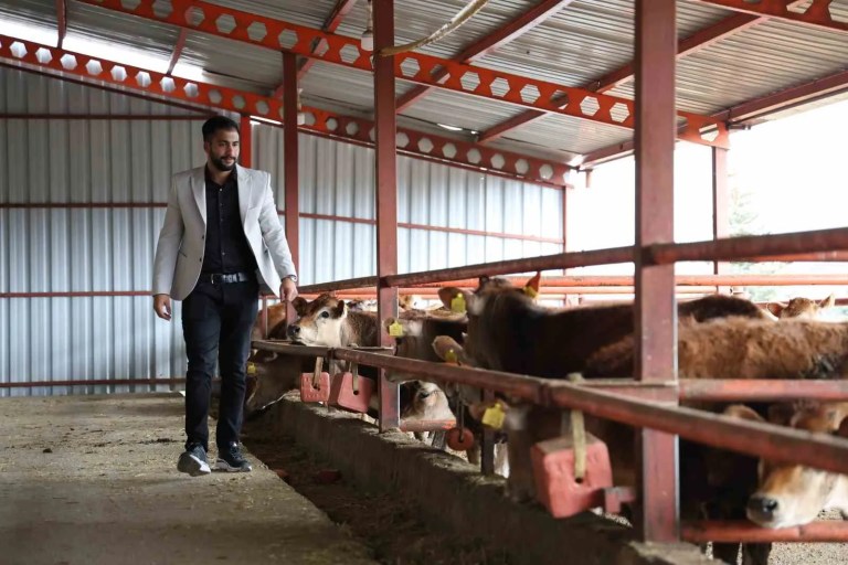 Üniversiteyi Bırakıp Dede Mesleğine Yöneldi