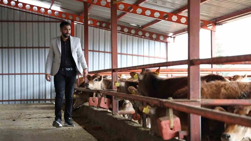 Üniversiteyi Bırakıp Dede Mesleğine Yöneldi