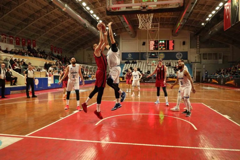 Kocaeli BŞB Kağıtspor Gaziantep Basketbol'a Mağlup Oldu