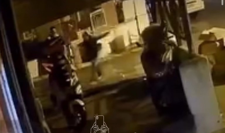 Gölcük’te şok saldırı! Ne bakıyorsun dedi, bıçakla daldı!