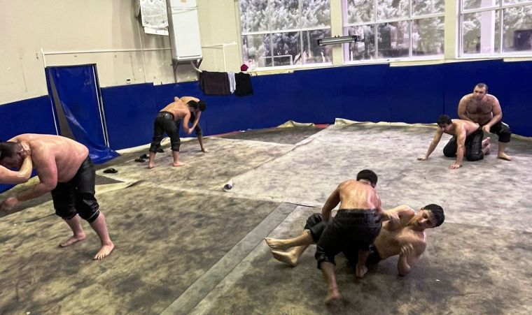 Körfezli pehlivanlar yeni sezon için kispet giydi