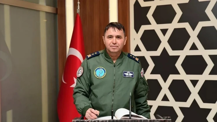 Fenerbahçe maçındaki uçuş sonrası Tümgeneral Mete Kuş görevden alındı