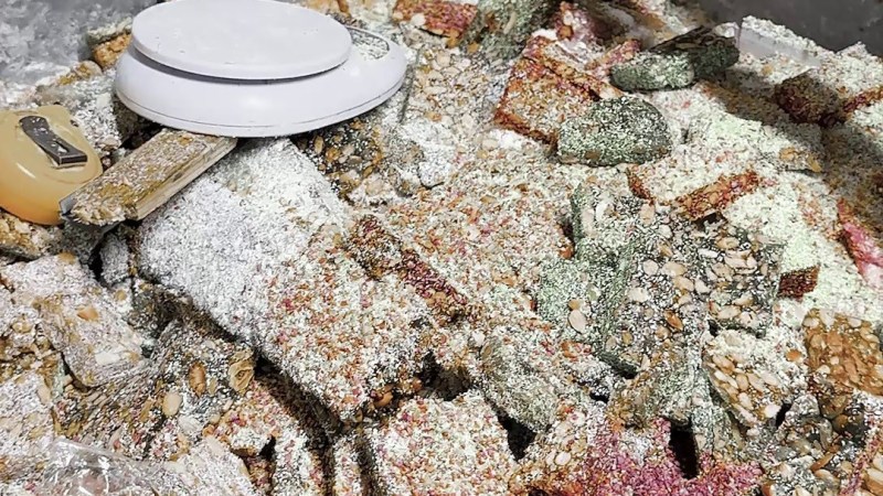 Kötü koku gerçeği ortaya çıkardı: Evden kaçak imalathane çıktı