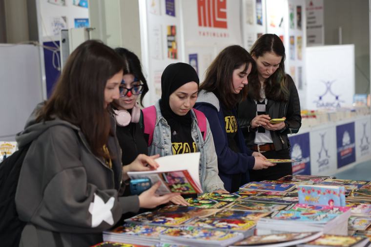 Darıca Kitap Fuarı’na yoğun ilgi: Kitapseverlerle doldu taştı