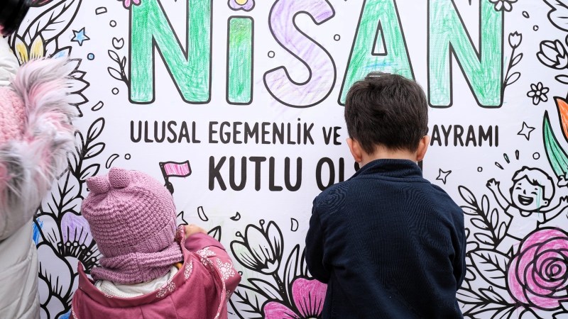 Dev boyama küpü çocukların hayalleriyle renklendi