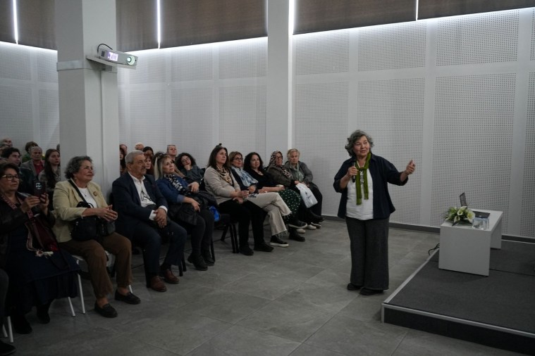 “Doku Renk ve İzler” sergisi sanatseverlerle buluştu