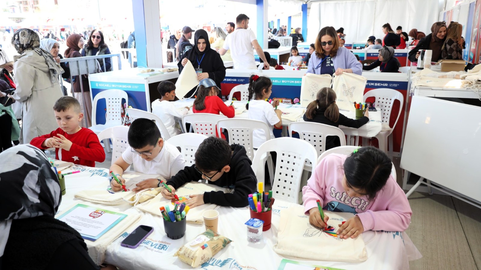 Milli İrade Meydanı’nda çocuklar şenliklerle buluştu