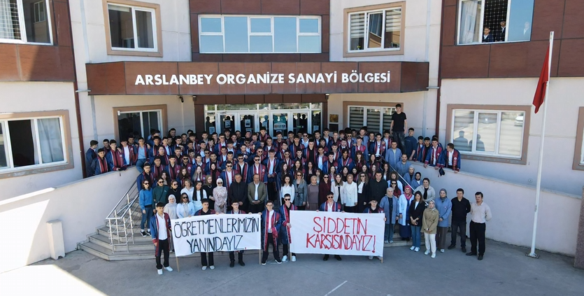 Alkışlar sosyal KOTO Koleji öğrencilerine gidiyor!