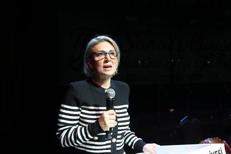 İzmit Belediyesi Türk sanat müziği korosu muhteşem bir geceye imza attı