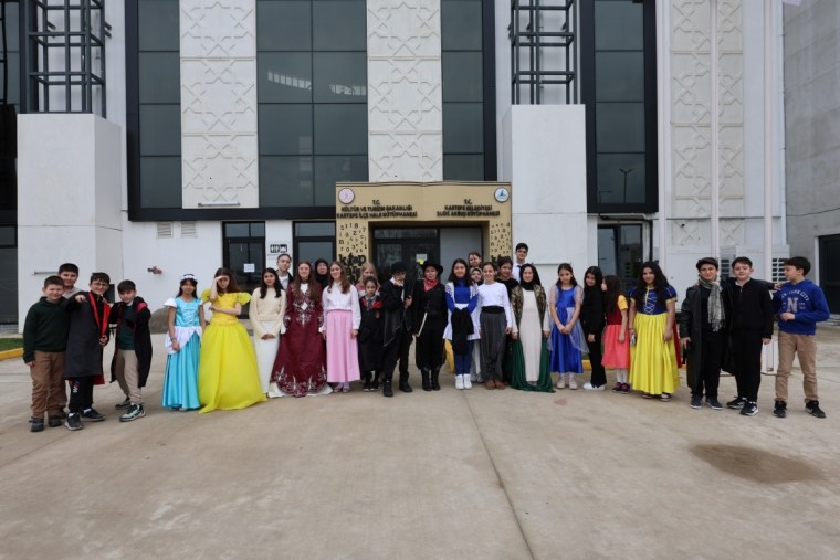 Kartepe’de masal kahramanları kütüphanede buluştu