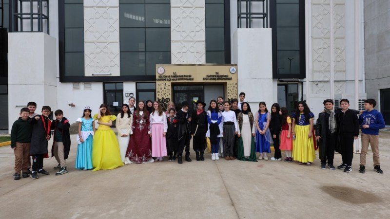 Kartepe’de masal kahramanları kütüphanede buluştu