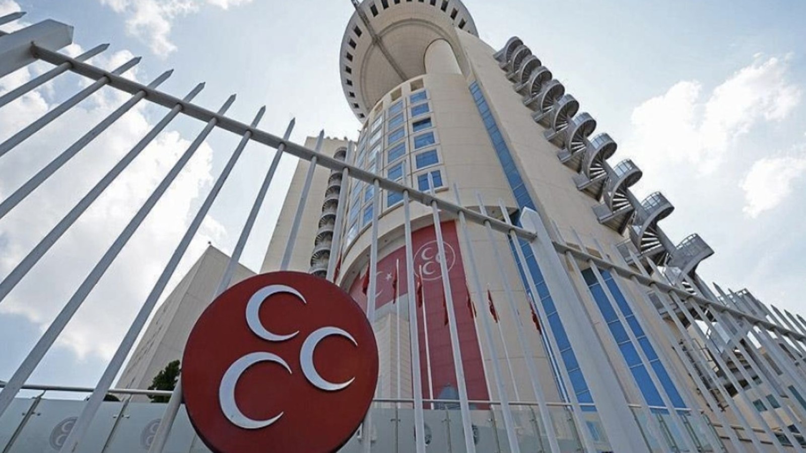 MHP’de şov var! 3 şehrin alayı görevden alındı