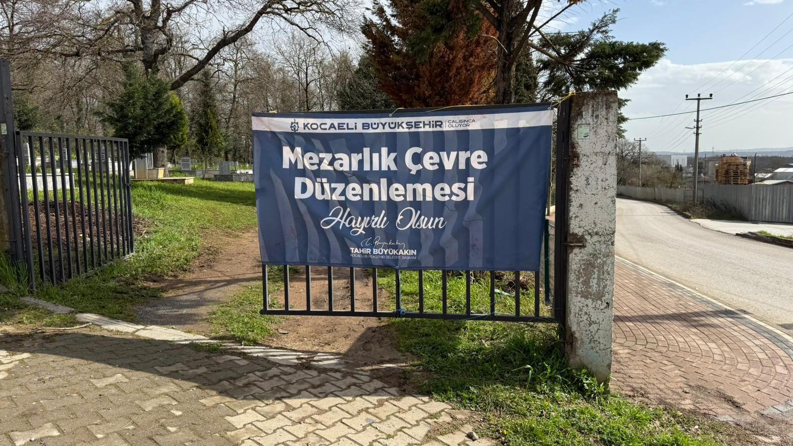 Gebze Pelitli Mezarlığı’nda çevre düzenleme çalışmaları sürüyor