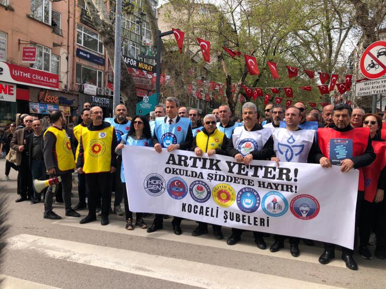 Kocaeli’de eğitimcilerden sert tepki: Şiddete karşı yürüdüler