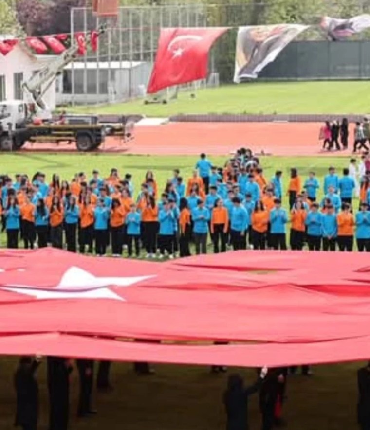Kocaeli’de 23 Nisan kutlamasında olay yaratan görüntü!