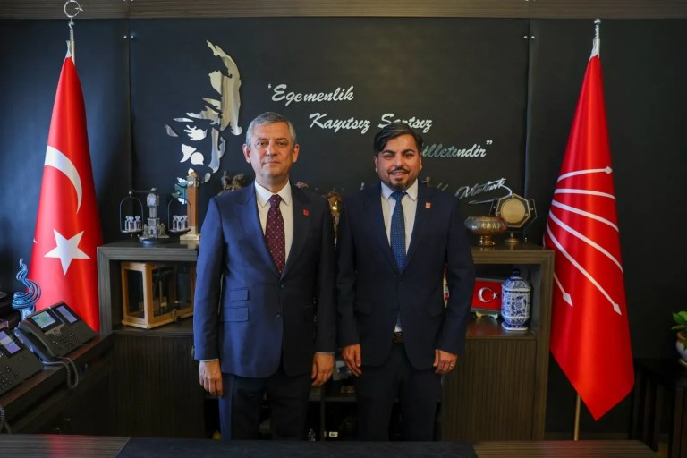 CHP’ye dikkat çeken transfer: Arif Kocabıyık partiye katıldı