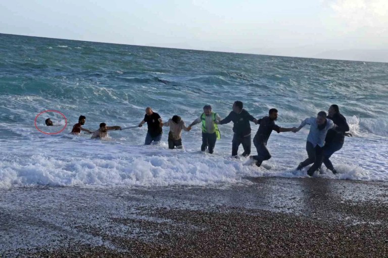 Antalya'da Üzücü Olay: İki Kardeş Kurtuldu, Kuzen Hayatını Kaybetti