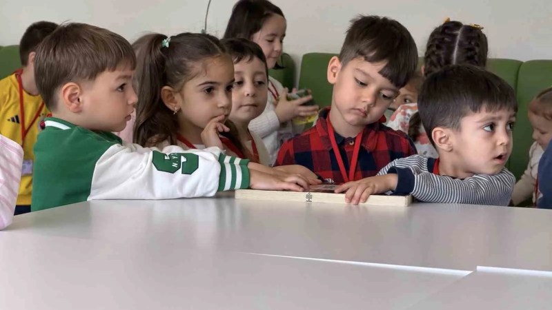 Kartepe'de Minikler Kütüphaneler Haftası'nı Müzikli Masallarla Kutladı