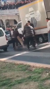 Kağıthane'de Yol Verme Tartışması Bıçaklı Kavgaya Dönüştü