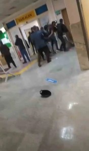 Şanlıurfa'da Hastane Acilinde Husumetli Aileler Arasında Kavga Çıktı