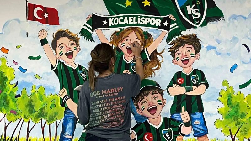 Liseli Öğrencilerden Kocaelispor'a Özel Duvar Resmi