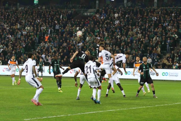 Trendyol Süper Lig’de Kocaelispor ve Başakşehir Karşı Karşıya