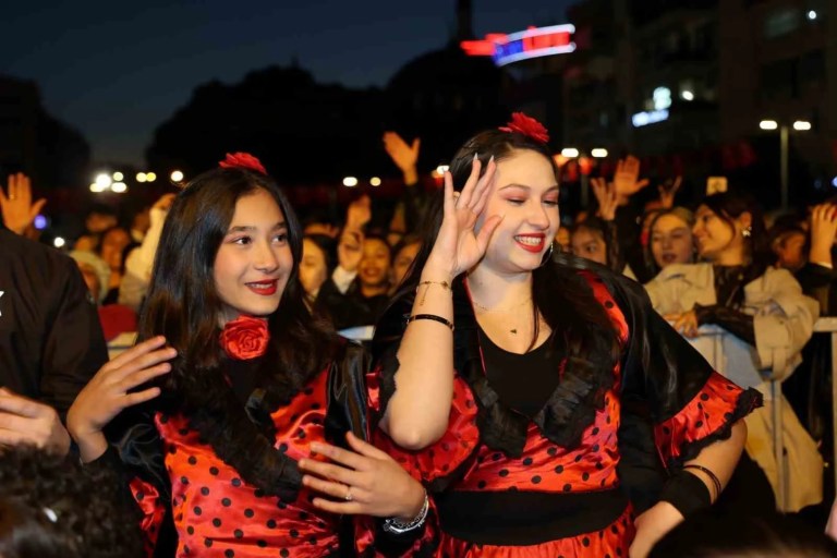 İzmit Sokaklarında Renkli Etkinlikler Düzenlendi