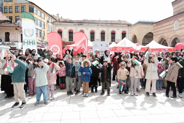 Çocuklar Filistin İçin Umut Balonları Gökyüzüne Bıraktı