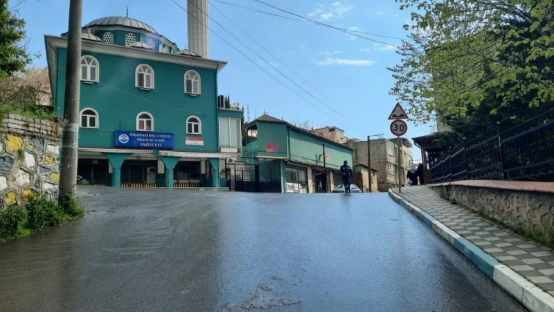 Dilovası'nda Sokaklar Sabunlu Su ile Temizlendi