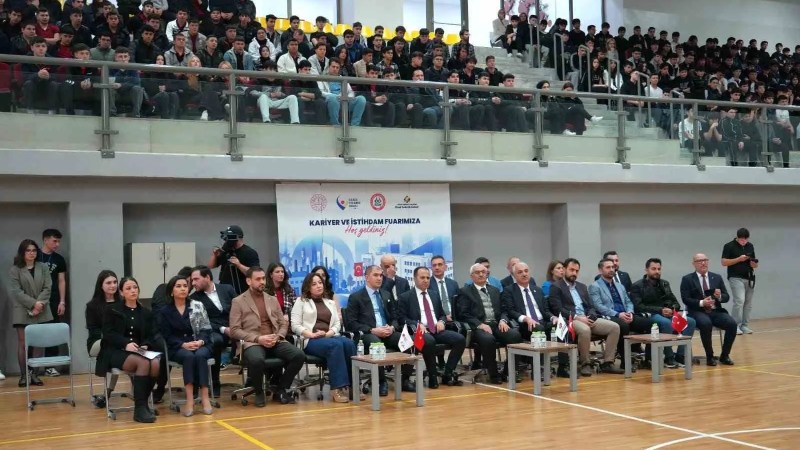 Gebze'de Gençler Sanayi Dünyasıyla Buluştu