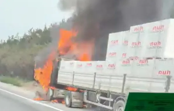 Seyir Halindeki Tır Yangını Kocaeli’de Paniğe Neden Oldu