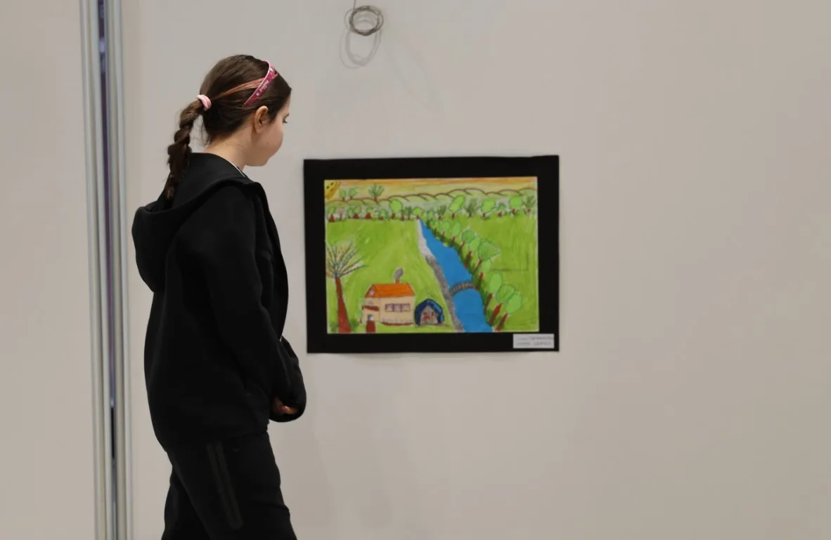 Kartepe'de Öğrencilerin 23 Nisan Temalı Eserleri Sergileniyor