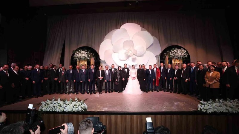 Nikah Töreni Siyaset Dünyasını Buluşturdu