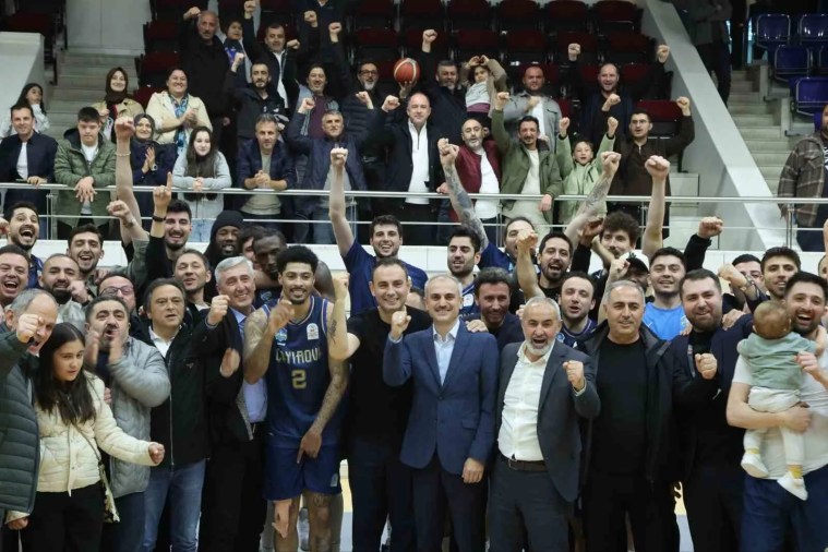 Çayırova Belediyesi Basketbol Takımı Şampiyonlukla Süper Lig'e Yükseldi
