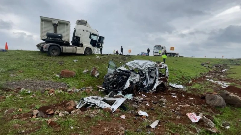 Siverek'te Trafik Kazası: İki Kişi Hayatını Kaybetti, Bir Kişi Yaralandı
