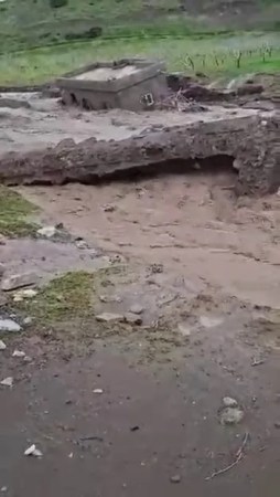 Siirt'te Sel Felaketi: Bir Ev Yıkıldı