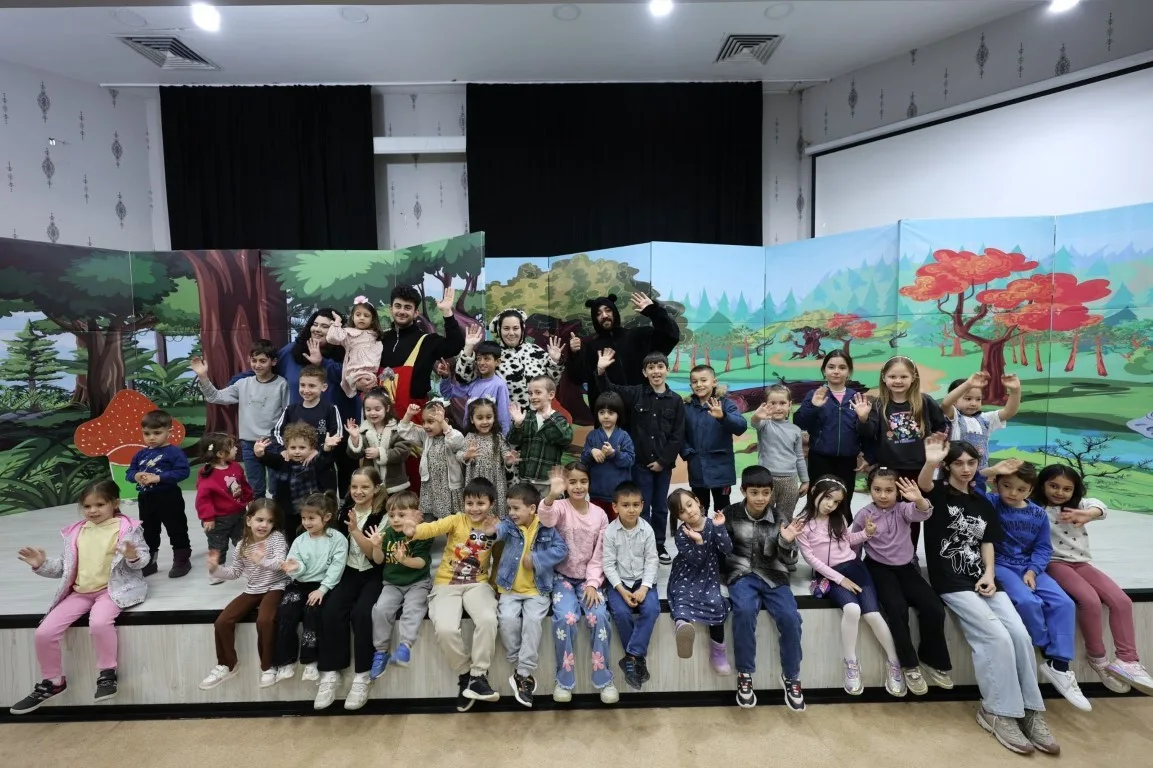 Kartepe'de Tiyatro Etkinlikleri Sanatseverleri Büyüledi