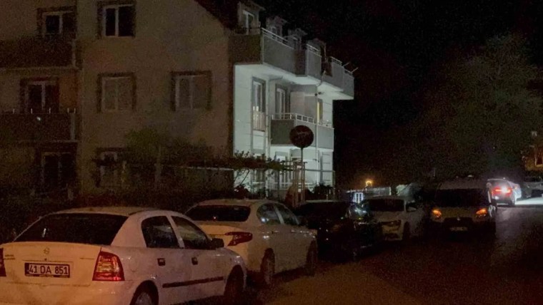 İzmit'te Yalnız Yaşayan Adam Evinde Ölü Bulundu